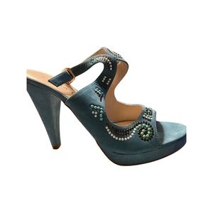 Sacha London Delmira